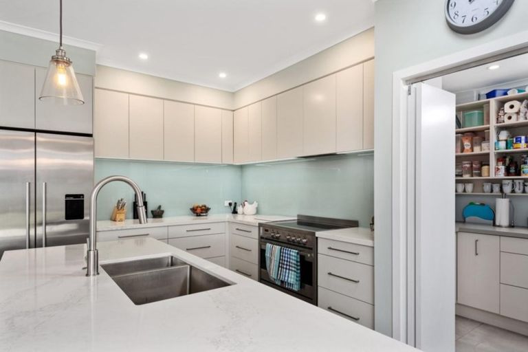 Photo of property in 111 Penetaka Heights, Pyes Pa, Tauranga, 3112