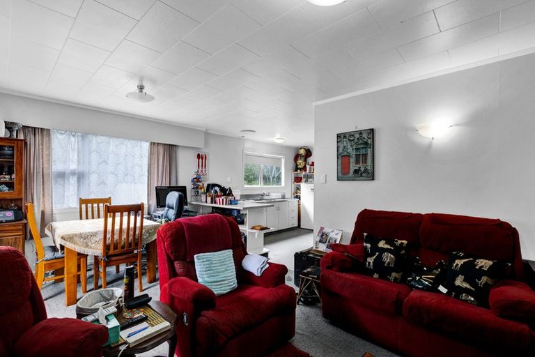 Photo of property in 15b Parsons Street, Vogeltown, New Plymouth, 4310