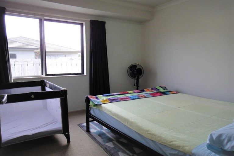 Photo of property in 10 Endeavour Place, One Tree Point, 0118