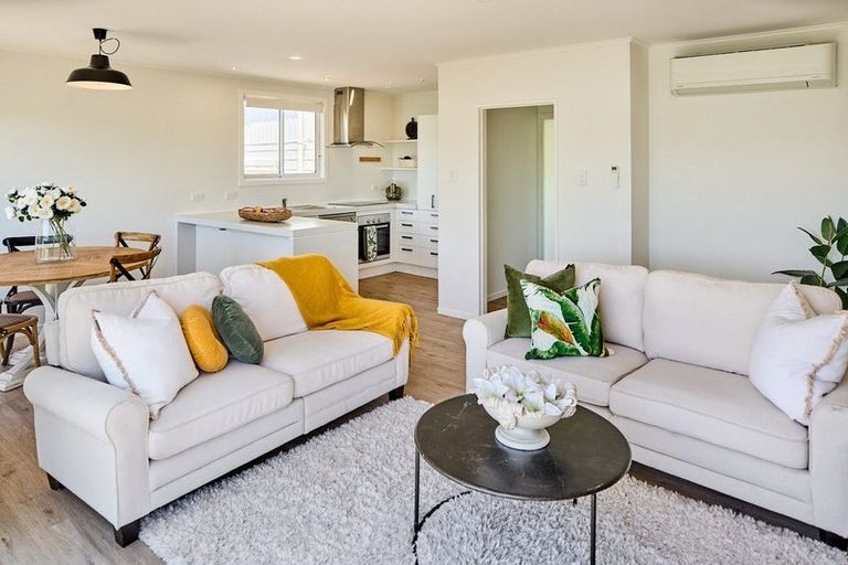 Photo of property in 97 Kahu Road, Paremata, Porirua, 5024