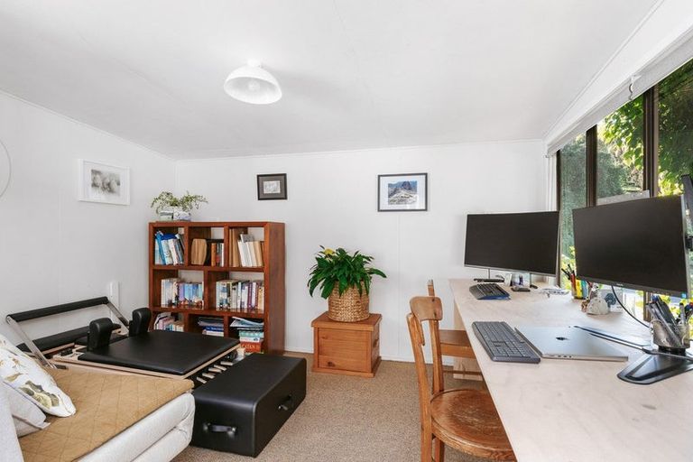 Photo of property in 21 Omokoroa Road, Omokoroa, 3114