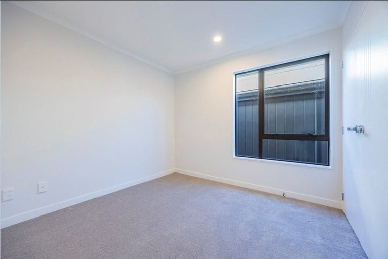 Photo of property in 7 Kikorangi Drive, Wainui, 0992