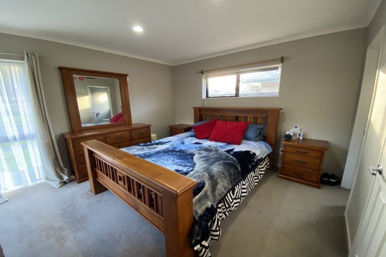 Photo of property in 13 Aragon Grove, Kingsley Heights, Upper Hutt, 5018