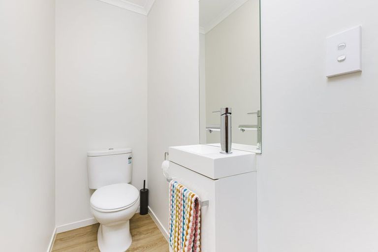 Photo of property in 2/81 Pilkington Road, Panmure, Auckland, 1072