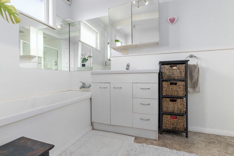 Photo of property in 4 Laurel Place, Awapuni, Palmerston North, 4412