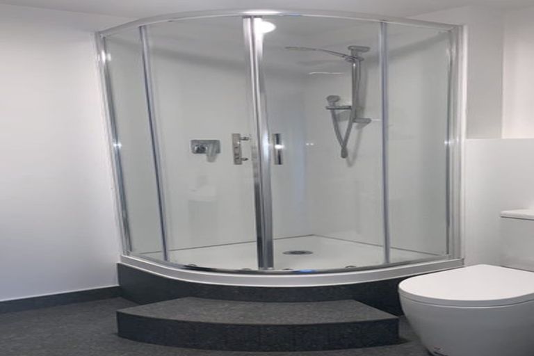 Photo of property in 111 Pupuke Road, Northcote, Auckland, 0627