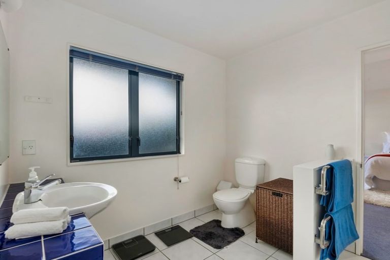 Photo of property in 21 Derry Hill, Churton Park, Wellington, 6037