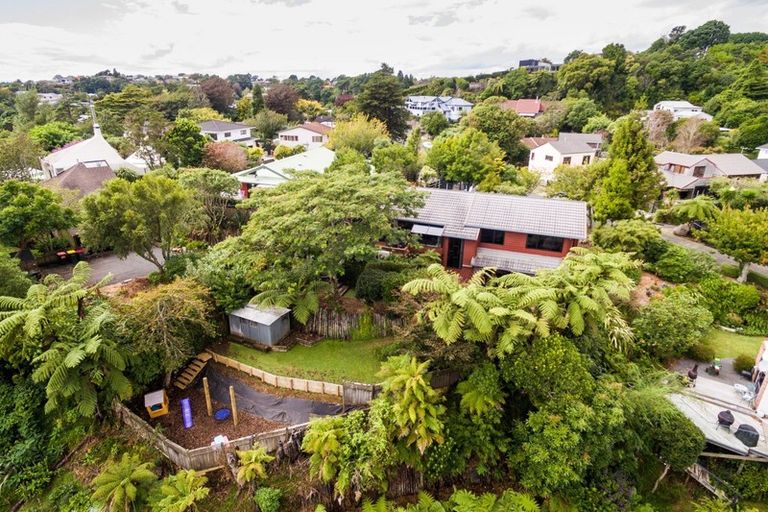 Photo of property in 20 Sequoia Grove, Merrilands, New Plymouth, 4312