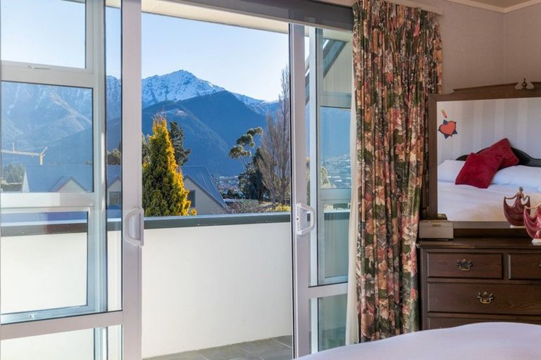 Photo of property in 11 Poplar Drive, Kelvin Heights, Queenstown, 9300