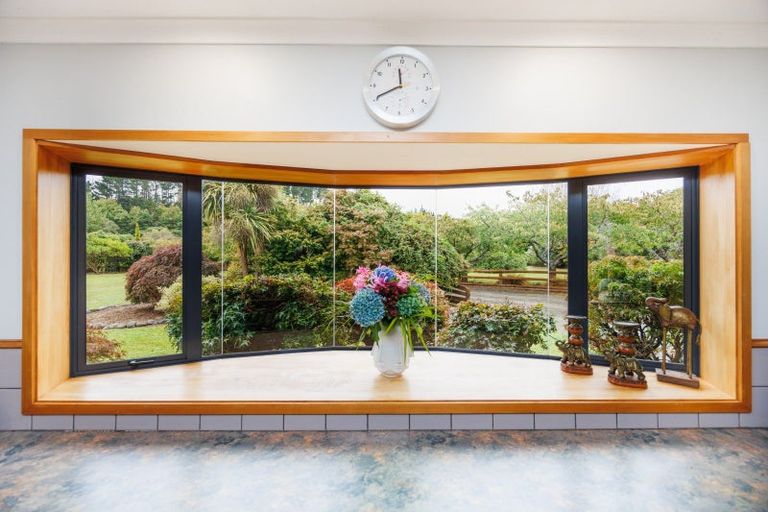 Photo of property in 46 Turitea Road, Fitzherbert, Palmerston North, 4472