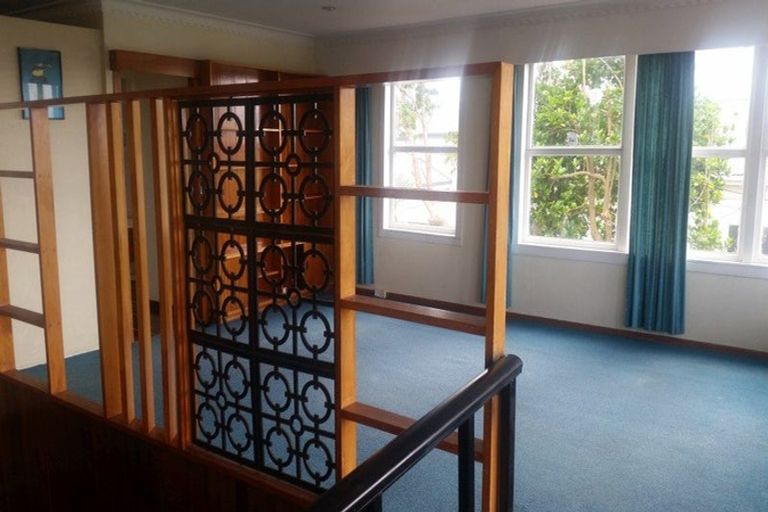 Photo of property in 18 Sulphur Beach Road, Northcote Point, Auckland, 0627
