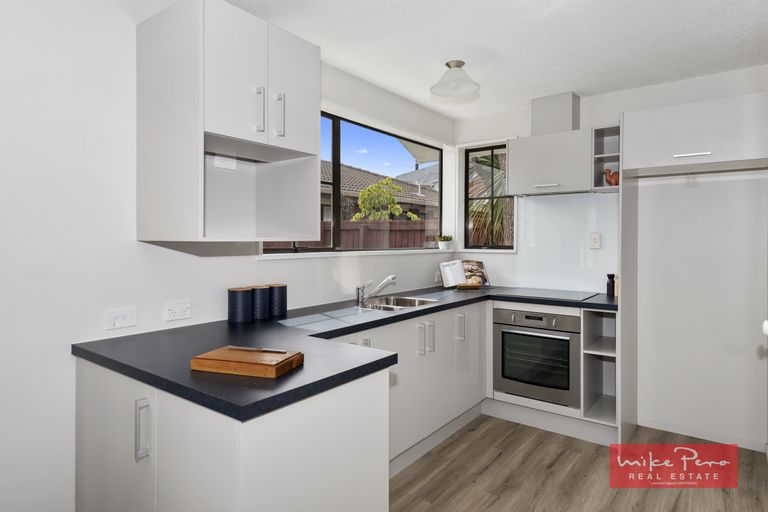 Photo of property in 1/34 Solomon Avenue, Redwood, Christchurch, 8051