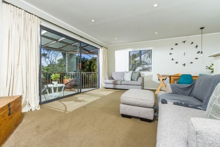 Photo of property in 1/28 Capilano Place, Glenfield, Auckland, 0629