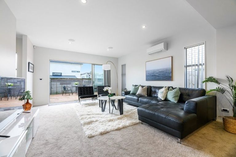 Photo of property in 12 Midhurst Avenue, Henderson, Auckland, 0612