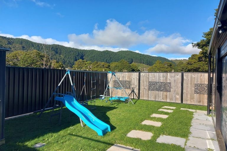 Photo of property in 11 Josland Lane, Wallaceville, Upper Hutt, 5018