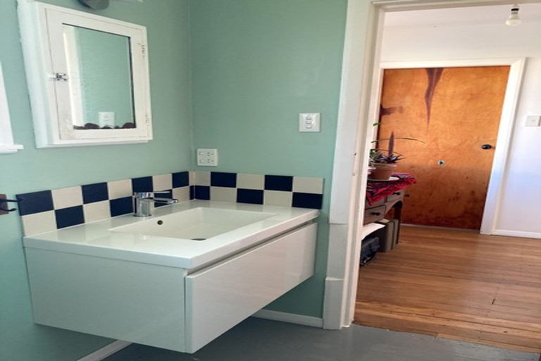 Photo of property in 19a Kekerenga Street, Strathmore Park, Wellington, 6022