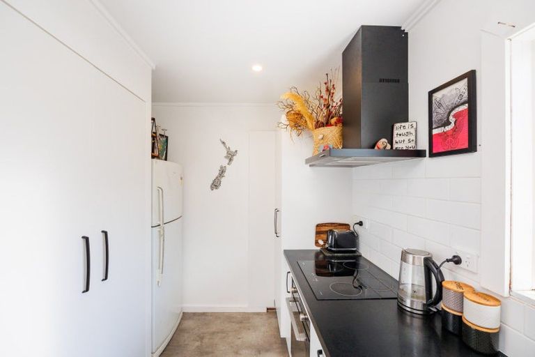 Photo of property in 16 Thomson Street, West End, Palmerston North, 4412