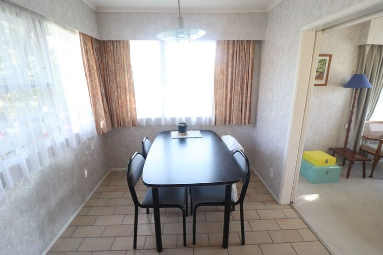 Photo of property in 1 Ngatoa Place, Glenfield, Auckland, 0629