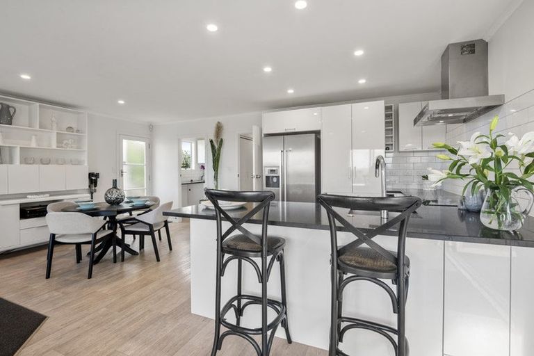 Photo of property in 15 Rosario Crescent, Red Beach, 0932