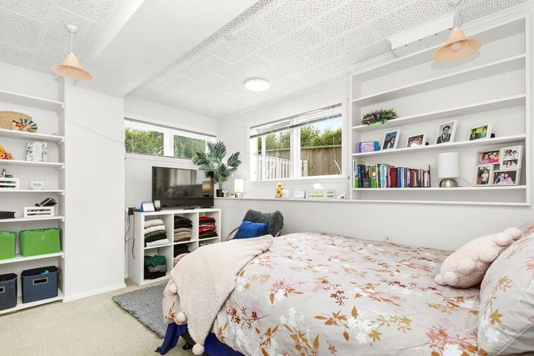 Photo of property in 64 Larsen Crescent, Tawa, Wellington, 5028