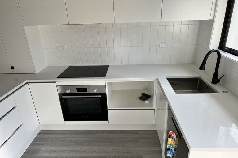 Photo of property in 6/43 Tirimoana Road, Te Atatu South, Auckland, 0602