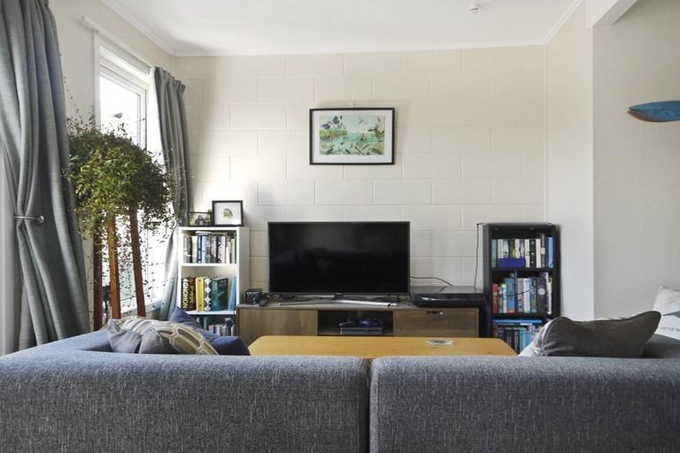 Photo of property in 3/12 Thornley Street, Titahi Bay, Porirua, 5022