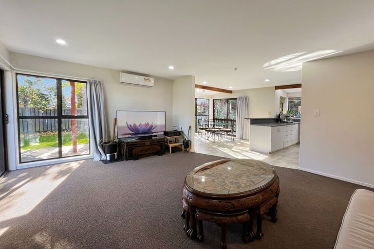 Photo of property in 2/53 Mcfaddens Road, St Albans, Christchurch, 8052