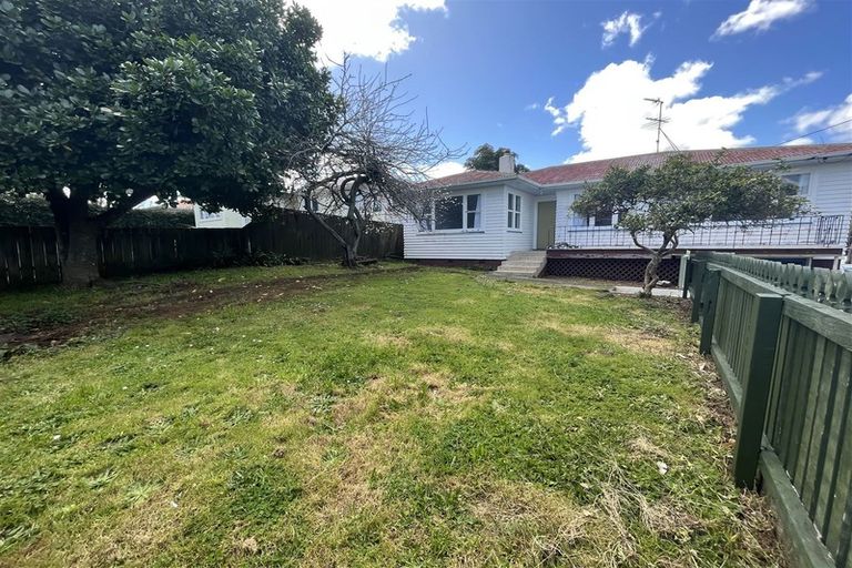 Photo of property in 16 Thompson Terrace, Manurewa, Auckland, 2102