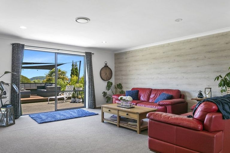 Photo of property in 71 Loch Views Road, Acacia Bay, Taupo, 3385