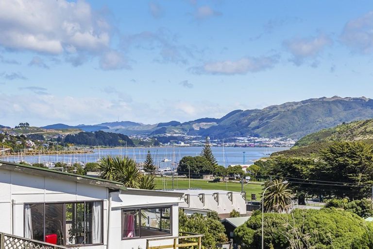Photo of property in 88a Mana Esplanade, Paremata, Porirua, 5026