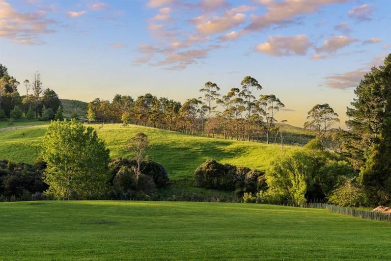 Photo of property in 713 Ararimu Valley Road, Helensville, 0882