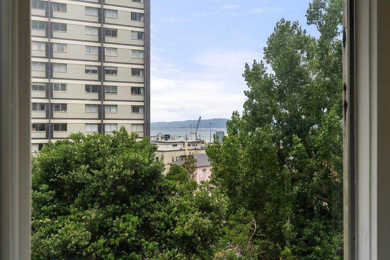 Photo of property in Grosvenor Flats, 19 Cottleville Terrace, Thorndon, Wellington, 6011