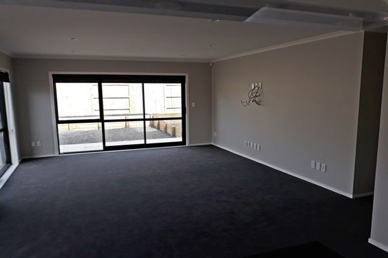 Photo of property in 128 Johnstone Drive, Fitzherbert, Palmerston North, 4410