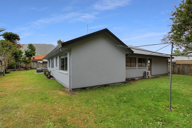 Photo of property in 17 Edward Payton Grove, Pukehangi, Rotorua, 3015