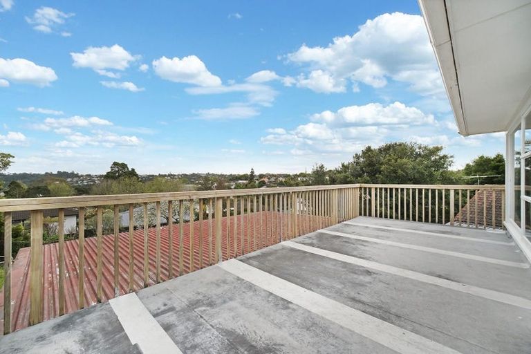 Photo of property in 392 Glenfield Road, Glenfield, Auckland, 0629