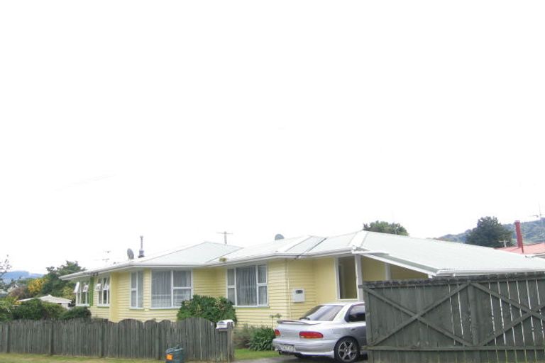 Photo of property in 2/7 Benge Crescent, Clouston Park, Upper Hutt, 5018