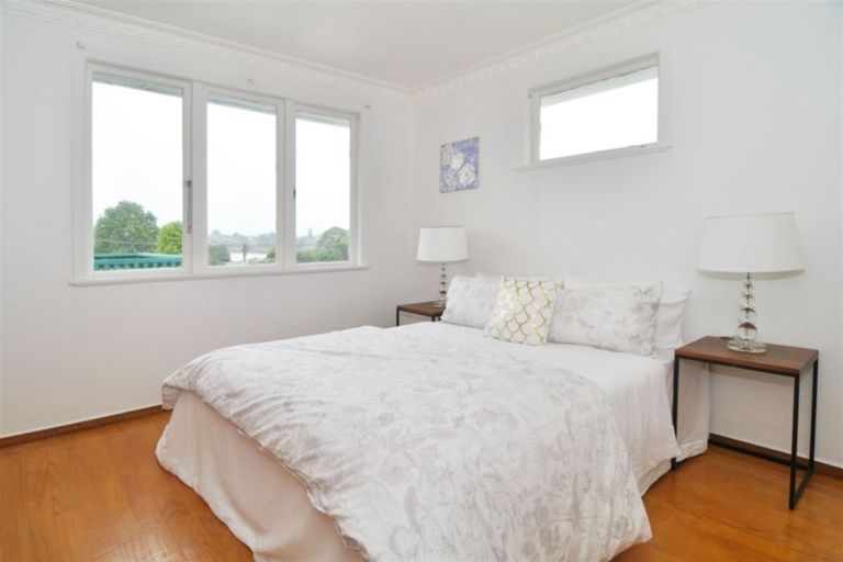 Photo of property in 50 Beaubank Road, Kelston, Auckland, 0602