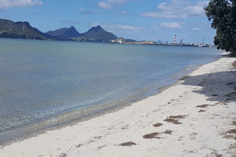 Photo of property in 2/249 One Tree Point Road, One Tree Point, 0118