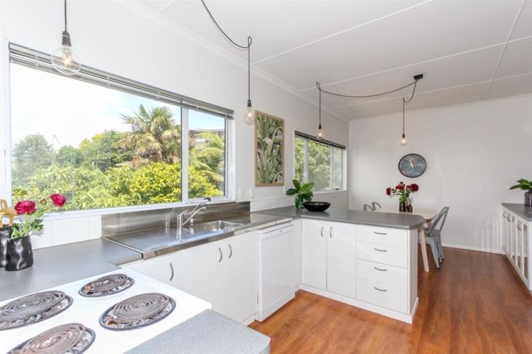 Photo of property in 4b Catherine Crescent, Moturoa, New Plymouth, 4310