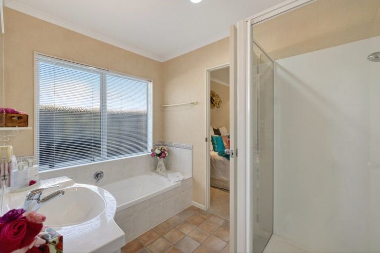 Photo of property in 4 Mcleod Place, Papamoa Beach, Papamoa, 3118