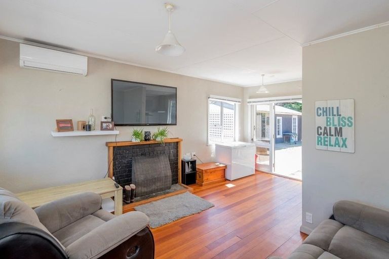 Photo of property in 31 Hemara Street, Waikanae Beach, Waikanae, 5036