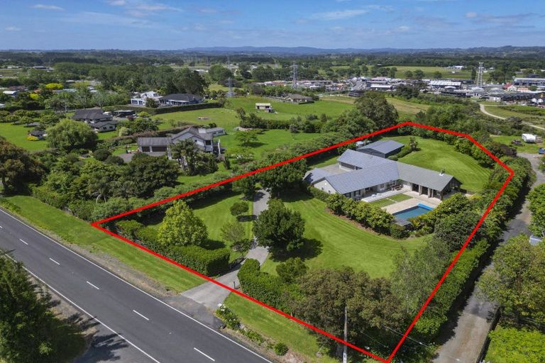 Photo of property in 21 Koraha Road, Kumeu, 0892