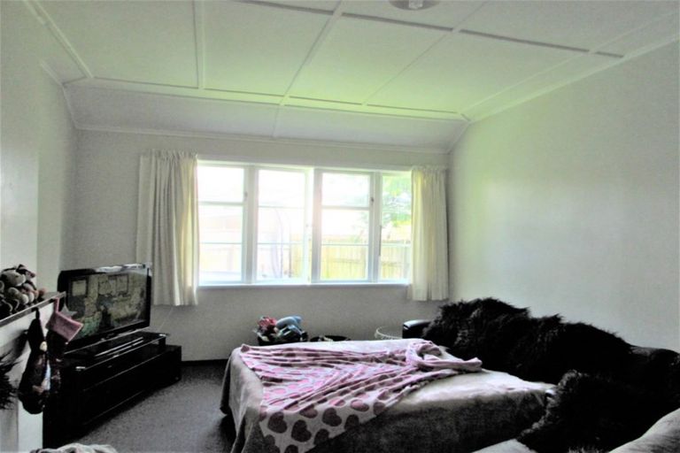 Photo of property in 60 Oxford Terrace, Epuni, Lower Hutt, 5011