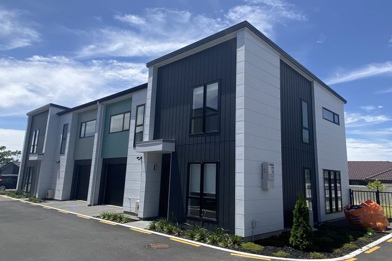 Photo of property in 12 Emmadale Lane, Hamilton East, Hamilton, 3216