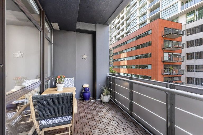 Photo of property in Gerondis Bldg Apartments, 402/60 Willis Street, Wellington Central, Wellington, 6011