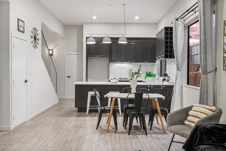 Photo of property in 1 Barrique Road, Kumeu, 0810