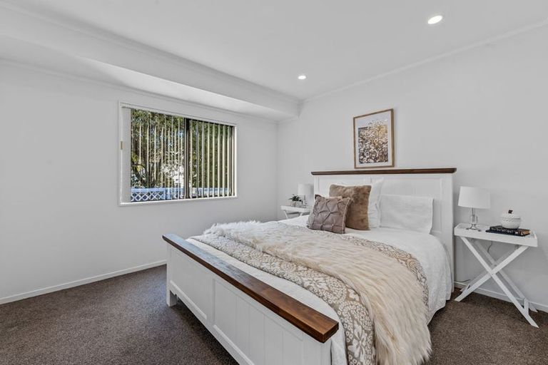 Photo of property in 37 Gosford Drive, Botany Downs, Auckland, 2010