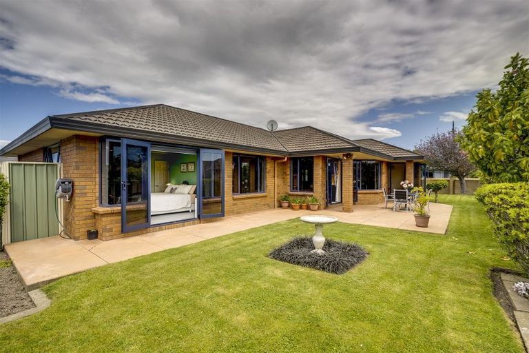 Photo of property in 2 Chelsea Drive, Taradale, Napier, 4112