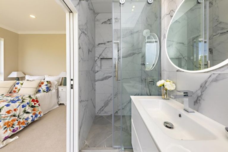 Photo of property in 37 Papareia Road, Karaka, Papakura, 2113