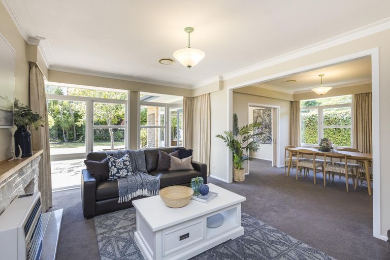 Photo of property in 19 Surrey Crescent, Hokowhitu, Palmerston North, 4410